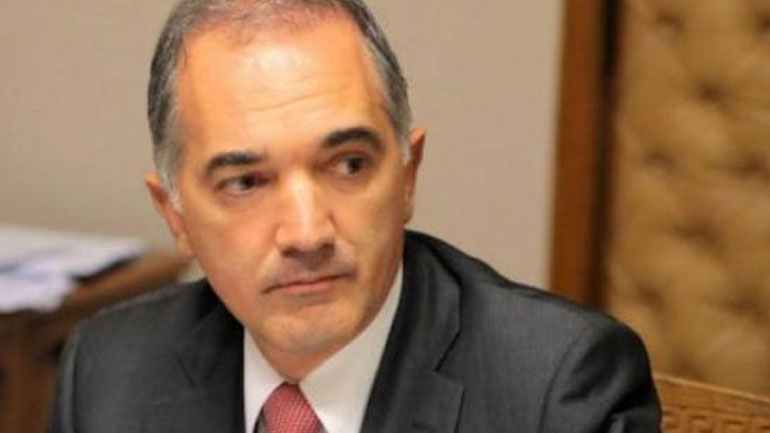 Την άρση της ασυλίας του για να αποδείξει την «πολιτική σκευωρία» σε βάρος του ζήτησε ο Σαλμάς