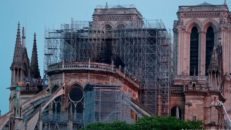 Έρευνα για απάτη με εκκλήσεις για δωρεές για τη Νοτρ-Νταμ άρχισε η εισαγγελία του Παρισιού