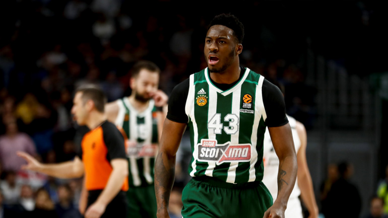 Eντυπωσιακή τάπα του Θ. Αντετοκούνμπο στον Αγιόν