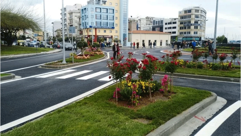 Βόλος: Εγκαινιάστηκε και παραδόθηκε σε χρήση ο κυκλικός κόμβος μπροστά από το Δημαρχείο