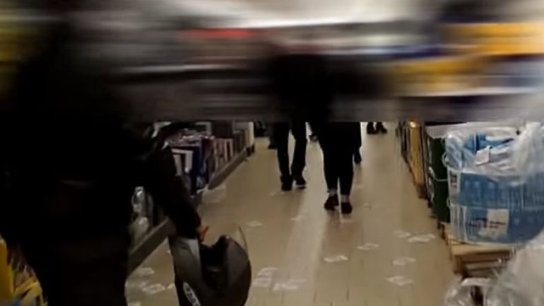 Έφοδος αντιεξουσιαστών σε σούπερ μάρκετ στη Θεσσαλονίκη