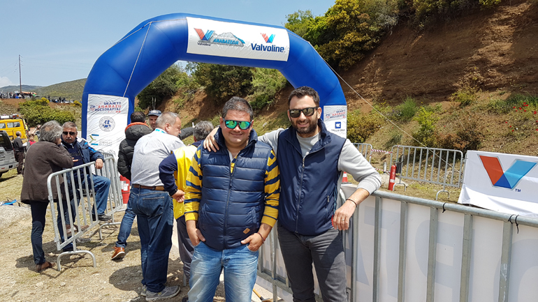 Στην ανάβαση της Μοσχοκαρυάς με τον... άρχοντα της λαμαρίνας στη Λαμία Σάκη Κακαβά!