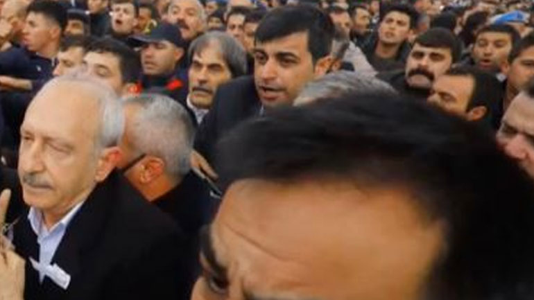 Τουρκία: Ο αρχηγός της αντιπολίτευσης δέχθηκε επίθεση από πλήθος στην Άγκυρα