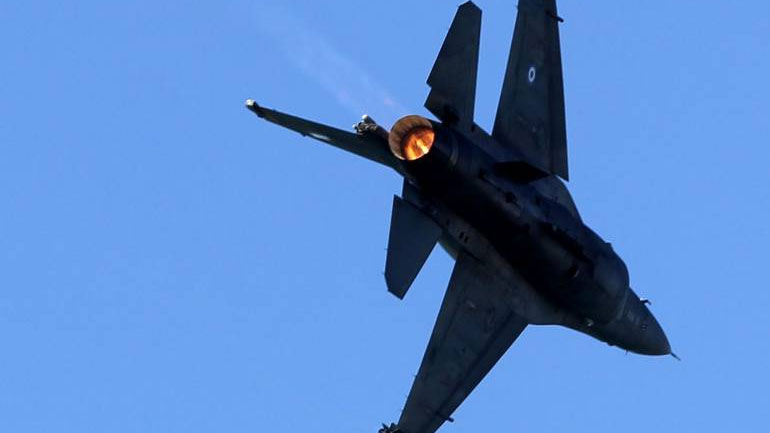 Εορτές Εξόδου 2019: Εντυπωσιακή επίδειξη του F16 από την ομάδα ΖΕΥΣ στον ουρανό του Μεσολογγίου