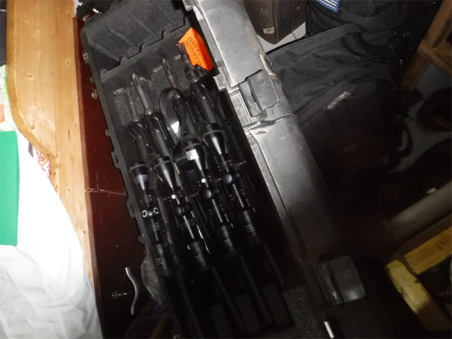 Τα όπλα που βρέθηκαν 