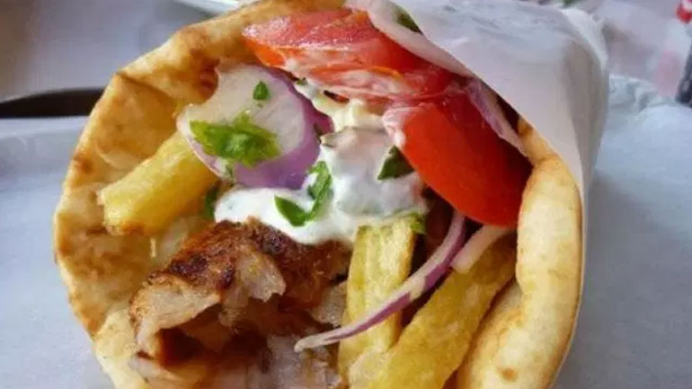 Επιχειρηματίες: Μηδενικές έως ελάχιστες οι αυξήσεις στο σουβλάκι