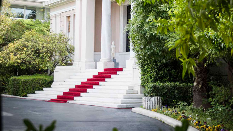 Μαξίμου: Η ΝΔ μετά την κατάργηση του δώρου Χριστουγέννων θέλει να καταργήσει και το επίδομα ανεργίας