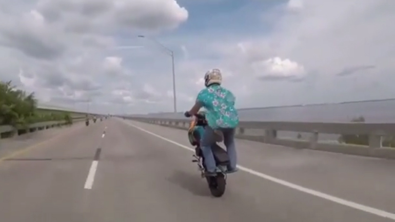 Αυτά συμβαίνουν όταν δεν κοιτάς τον δρόμο