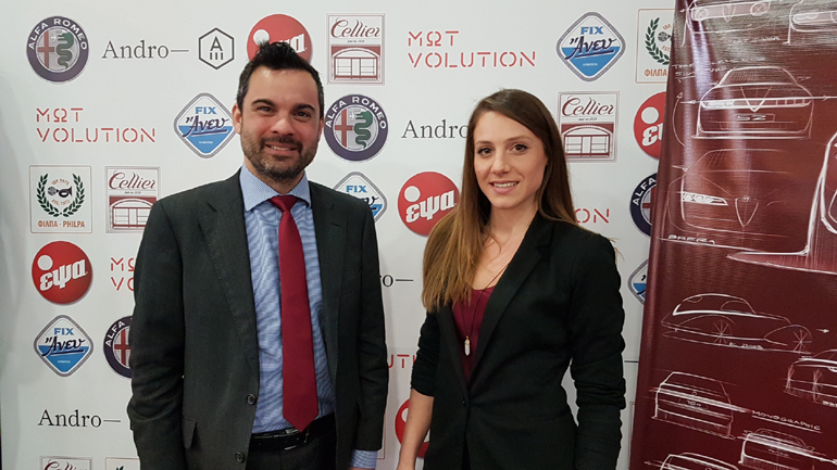 Η υπεύθυνη διαφήμισης της FCA Greece Βάσια Κωνσταντάκου με τον Επικεφαλής Επικοινωνίας της εταιρείας Ιάκωβο Κρομμύδα