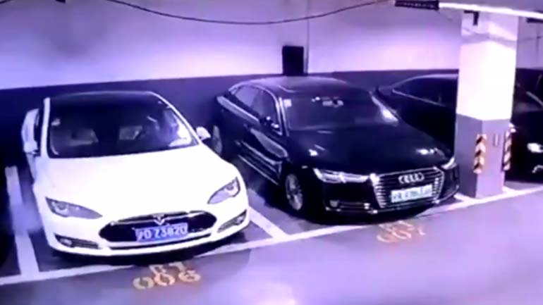 Η στιγμή που ένα Tesla εκρήγνυται σε γκαράζ