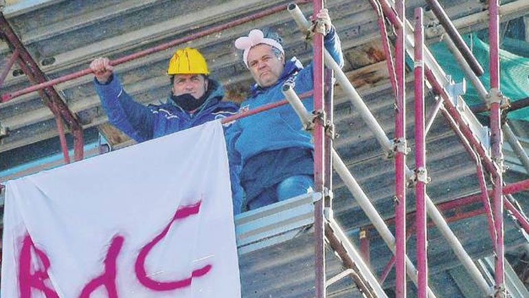 Ιταλία: Δύο απολυμένοι έκαναν Πάσχα στο… καμπαναριό εκκλησίας