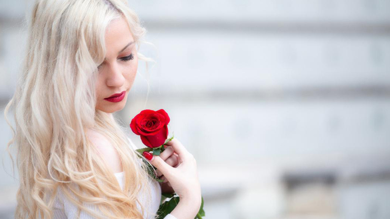 «Έρωτας στο Αιγαίο» – Το νέο τραγούδι της Κυριακής Δερέμπεη