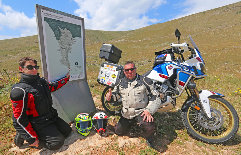 Κωνσταντίνος (δεξιά) και Γιώργος Μητσάκης...