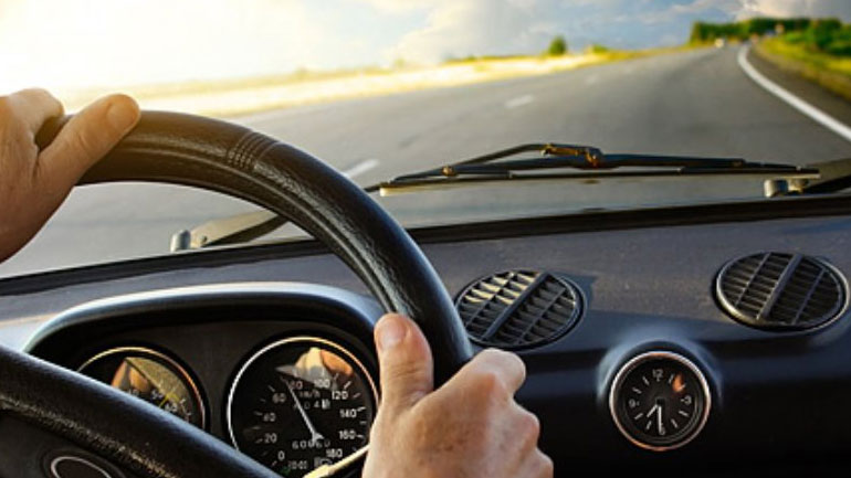 Ελληνική Ιατροδικαστική Εταιρεία: Το 35% των Ελλήνων οδηγεί ακόμη κι αν έχει καταναλώσει οινόπνευμα