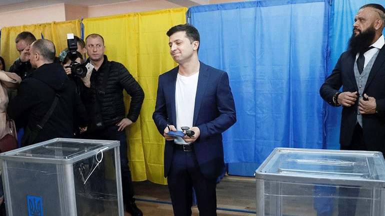 Ε.Ε. και Γερμανία συγχαίρουν τον Ζελένσκι για την εκλογή του