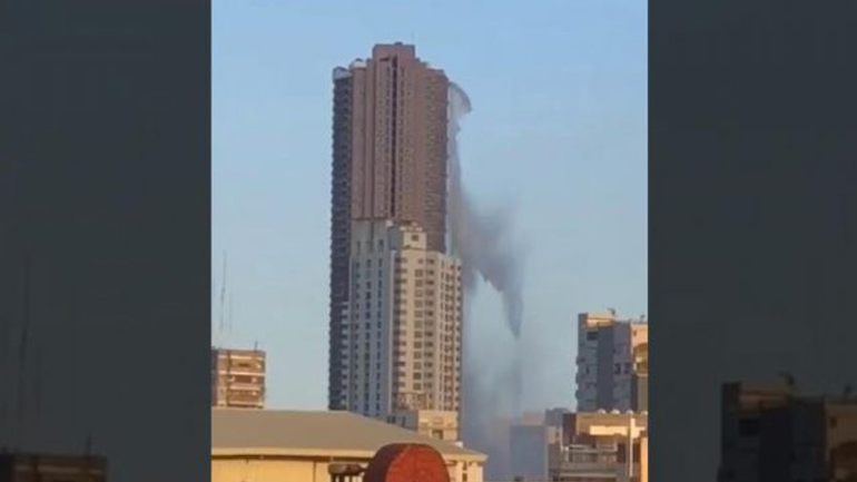 Σεισμός χύνει το νερό μιας πισίνας στην οροφή ενός κτηρίου