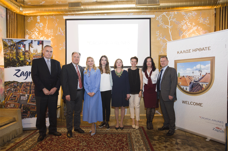 Από αριστερά προς τα δεξιά: O κύριος Goran Prokopec, Εμπορικός Ακόλουθος της Πρεσβείας της Κροατίας, ο Πρέσβης της Κροατίας, κος Aleksandar Sunko, η κυρία Anamarija Jurinjak, Επικεφαλής του τμήματος Προωθητικών Ενεργειών της Croatia Airlines , η κυρία Martina Tomljenovic, Εκπρόσωπος του Οργανισμού Τουρισμού του Ζάγκρεμπ , η κυρία Aurelija Leskovar, Area Manager Κροατίας και Νοτιοανατολικής Ευρώπης της Croatia Airlines, η κυρία Ζωή Σκρέκη, Διευθύνουσα Σύμβουλος της Intermodal Air που αντιπροσωπεύει την Croatia Airlines στην Ελλάδα, η κυρία Ιωάννα Παπαδοπούλου, Διευθύντρια Επικοινωνίας και Μάρκετινγκ του Διεθνή Αερολιμένα Αθηνών και ο κος Αντώνης Ροσσολάτος, Εμπορικός Διευθυντής της Intermodal Air.