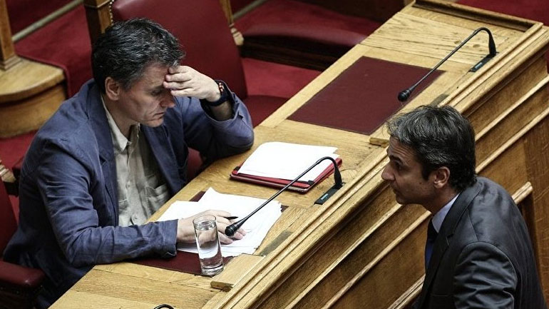 Τσακαλώτος εναντίον Μητσοτάκη για ομόλογα και δημοσκοπήσεις