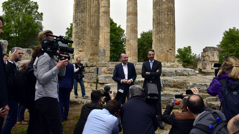 Τον αρχαιολογικό χώρο στη Νεμέα επισκέφτηκαν Κ. Μητσοτάκης και Μ. Βέμπερ