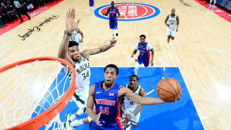 ΝΒΑ: Oι Μπακς… σκούπισαν τους Πίστονς με απίστευτο σόου από τον Αντετοκούνμπο