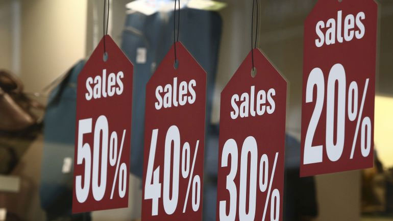 Αντίστροφη μέτρηση για τις ενδιάμεσες εκπτώσεις