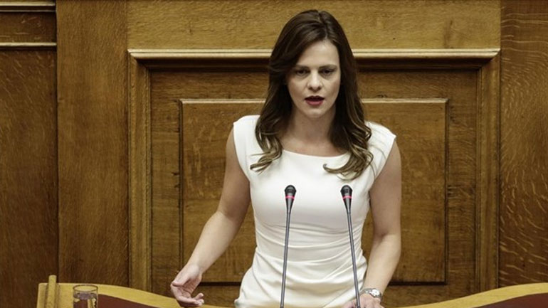 Έφη Αχτσιόγλου: Επέκταση τριών κλαδικών συλλογικών συμβάσεων εργασίας