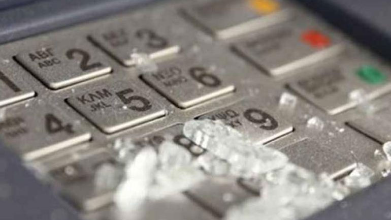 Τρία μηχανήματα ΑΤΜ ανατίναξαν άγνωστοι σε Ραφήνα και Μέγαρα