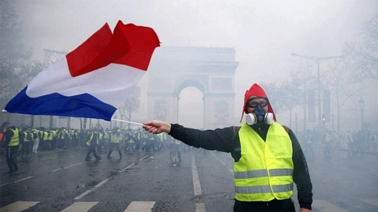 Έρευνα: Το 60% των Γάλλων θέλει να σταματήσουν οι κινητοποιήσεις των «κίτρινων γιλέκων»