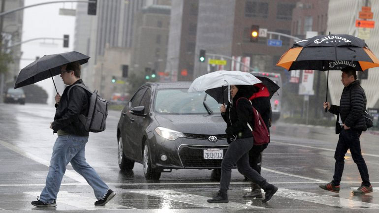 Ακόμη και η λίγη βροχή αυξάνει σημαντικά τον κίνδυνο τροχαίου δυστυχήματος