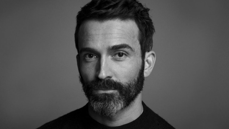 O Ντάνιελ Ρόζμπερι στην καλλιτεχνική διεύθυνση του οίκου Schiaparelli O Ντάνιελ Ρόζμπερι στην καλλιτεχνική διεύθυνση του οίκου Schiaparelli