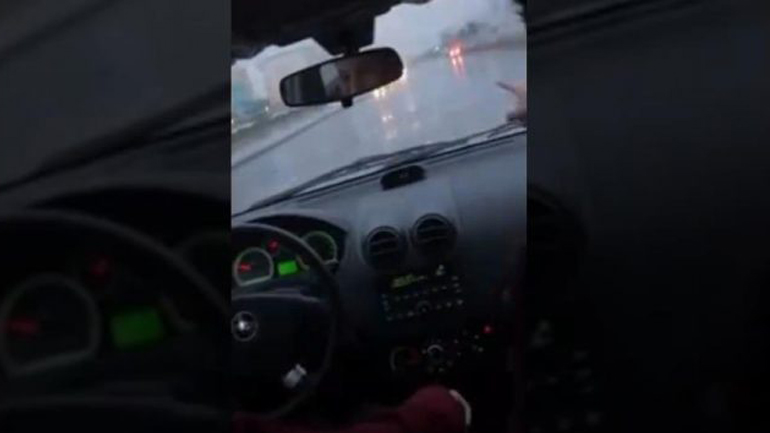 Fail: Drift σε βρεγμένο δρόμο 