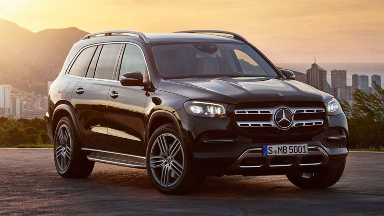 Τα φώτα της Mercedes GLS κάνουν τη νύχτα μέρα