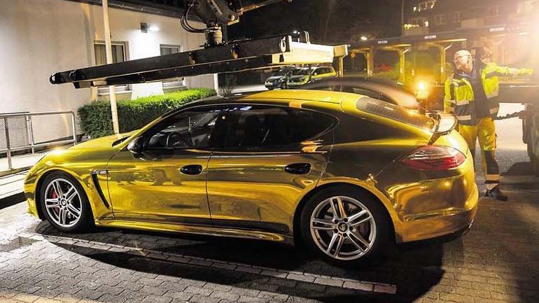 Του κατέσχεσαν το αυτοκίνητο λόγω του χρώματος