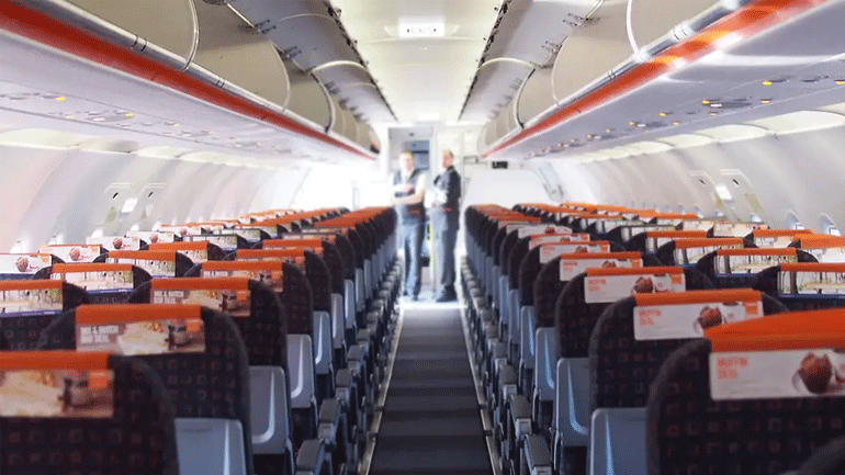 Η EasyJet σταματά να πουλάει φιστίκια στα αεροσκάφη της