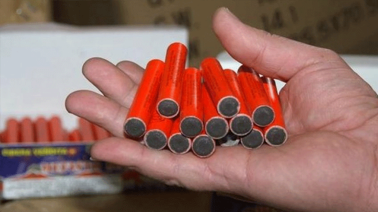 Ηράκλειο: Σύλληψη 50χρονης για κατοχή βεγγαλικών και πυροτεχνημάτων