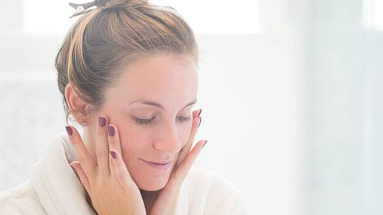 Πώς να φτιάξεις το δικό σου serum για το πρόσωπο