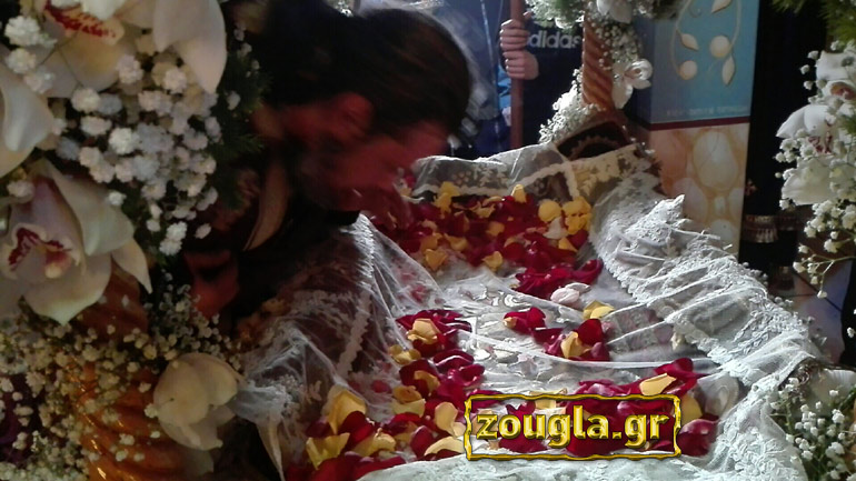 Με 1.200 ορχιδέες στολίστηκε ο Επιτάφιος του Ιερού Ναού Αγίου Νικολάου στον Κορυδαλλό