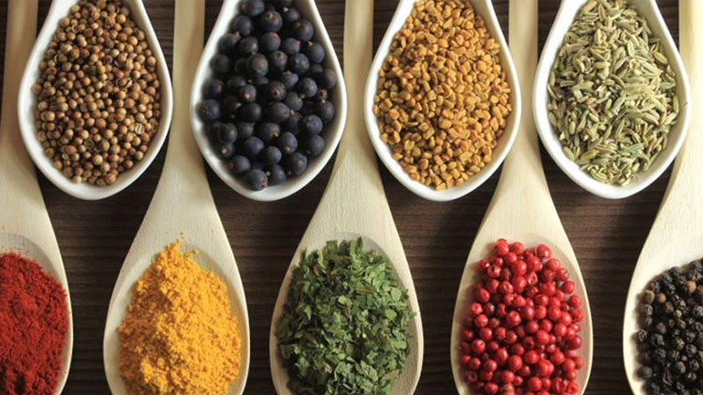 Επτά μπαχαρικά στην κουζίνα σας που δρουν σαν φάρμακα!