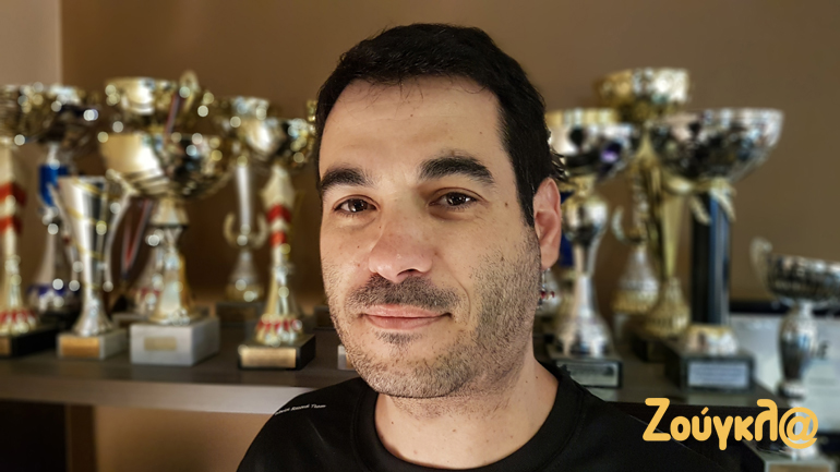 O προγραμματιστής και οδηγός αγώνων Dragster Σπύρος Πανόπουλος 