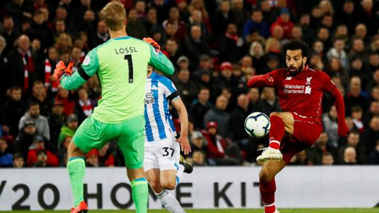 Άνετα η Λίβερπουλ, 5-0 τη Χάντερσφιλντ