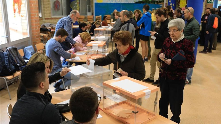 Ισπανία: Οι κρίσιμες εκλογές με τη «ματιά» του ισπανικού Τύπου