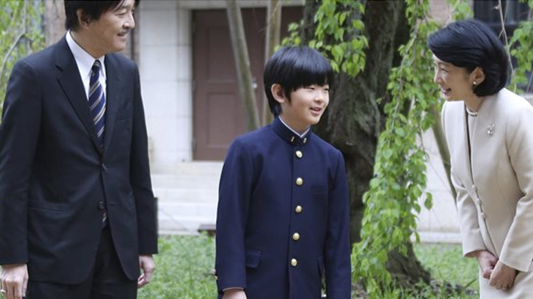 Μυστήριο στην Ιαπωνία: Μαχαίρια βρέθηκαν δίπλα στο θρανίο του πρίγκιπα