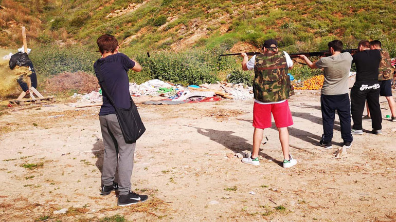 «Πολεμική ατμόσφαιρα» στα Λευκάκια του Ναυπλίου με το έθιμο του πυροβολισμού του Ιούδα