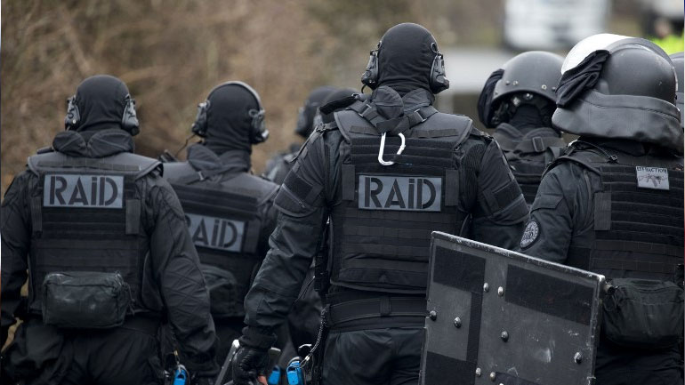 Γαλλία: Συλλήψεις προσώπων ως ύποπτων ότι σχεδίαζαν επίθεση εναντίον των δυνάμεων ασφαλείας