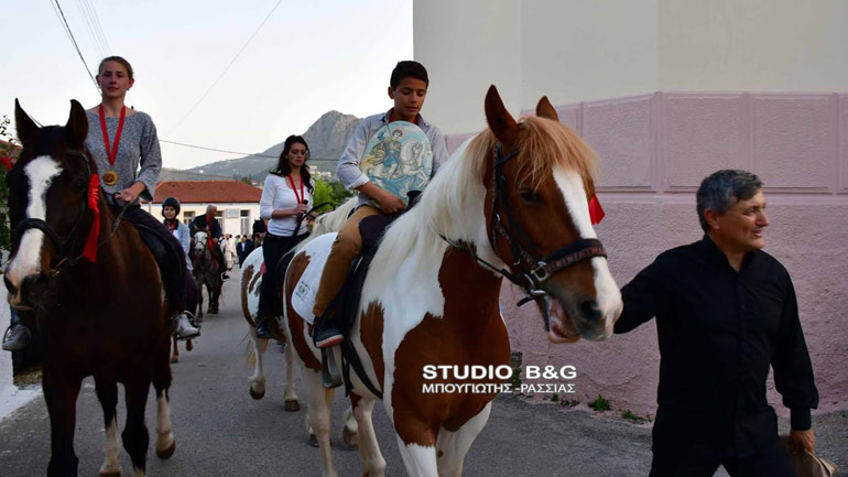 Περιφορά της εικόνας του Αγίου Γεωργίου με άλογα στα Λευκάκια του Ναυπλίου