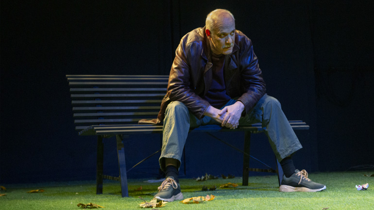 Ο Γιώργος Κιμούλης στο θέατρο ΤΟΠΟΣ ΑΛΛΟύ με το «Παγκάκι» έως τις 25 Μαΐου