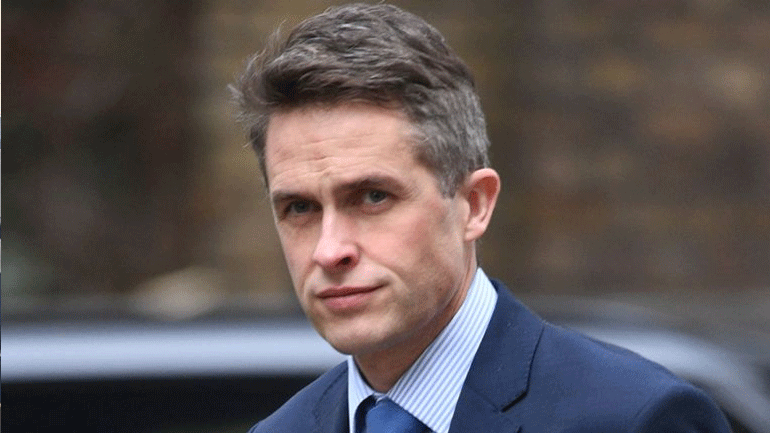 Βρετανία: Η Μέι απέπεμψε τον υπουργό Άμυνας για διαρροή απόρρητων πληροφοριών