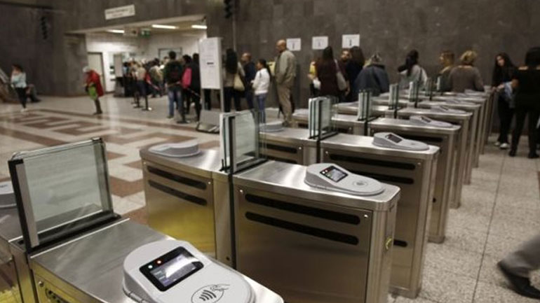 Μη σπρώχνετε, όλοι θα περάσετε…