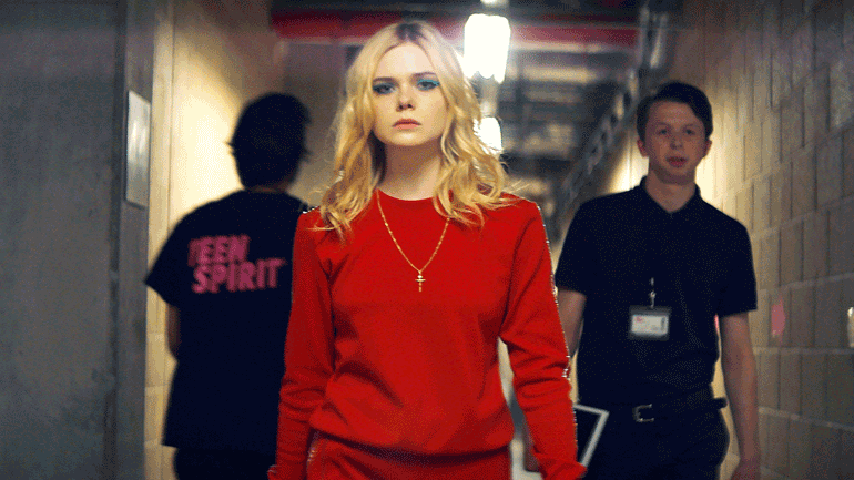 Η Ελ Φάνινγκ στην ταινία «Teen Spirit»