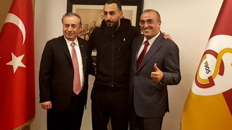 Διάψευση από τον μάνατζερ του Μήτρογλου για τον Ολυμπιακό